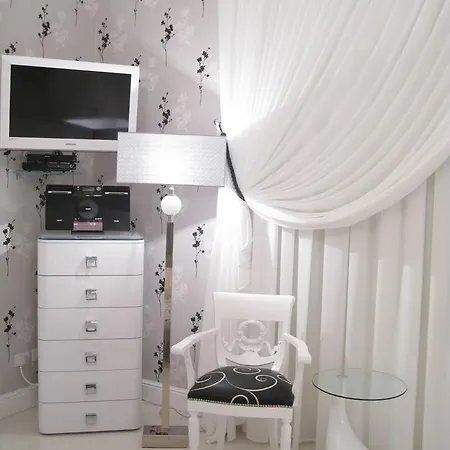 Rena Apartman *